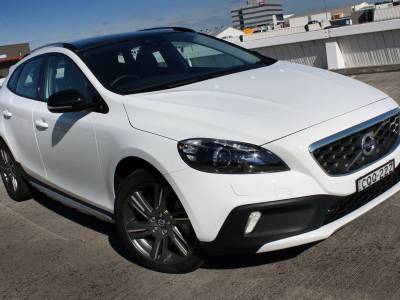 2014 Volvo V40 Cross Country Review: D4 Diesel Luxury