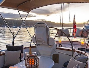 Luxury yacht tour on Sir Thomas Sopwith around Whitsunday Islands