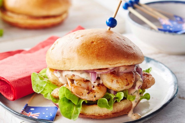 Barbecued prawn cocktail burgers