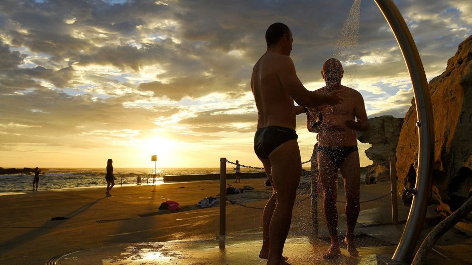 Swimmers rinse off after a swim at Clovelly Beach before the temperatures rise in Sydney. 24th January, 2017. Photo: ...