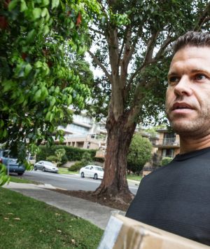 Spousebusters founder Brett Sutcliffe walking in Wollongong.