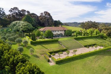 525 Tucks Road, Shoreham: A Paul Bangay-designed garden and Stuart Rattle interior.