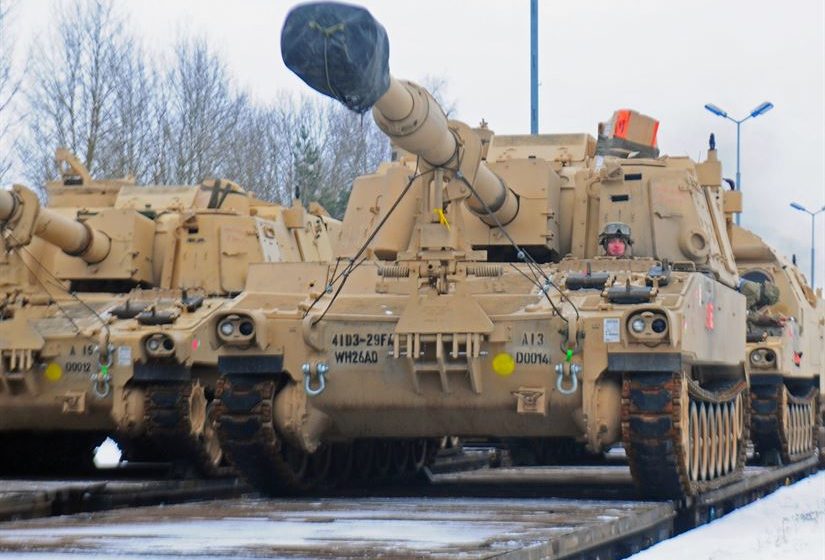 American soldiers and M109 Paladin self-propelled howitzers arriving in Poland. Jan. 9, 2017 (by US Army, Staff Sgt. Baltos)