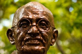 Ghandi sucks? / Eric Frommer