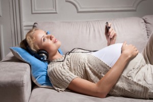 Research says that listening to music throughout pregnancy and labour can have big benefits.