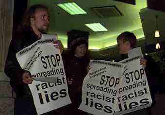 Protest at Independants offices