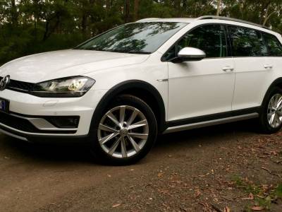 2016 Volkswagen Golf Alltrack REVIEW | Smart, Grippy (And Leather For Free)