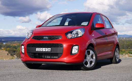 Kia Picanto Si REVIEW | Mini-Kia Cuts A Dash