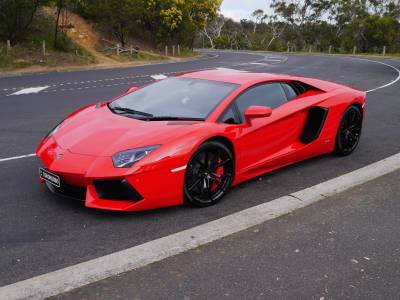 2015 Lamborghini Aventador LP700-4 Review - A Weapons-Grade Supercar