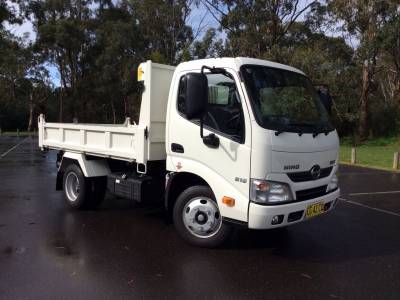 2016 Hino 300 Series 616 IFS Tipper REVIEW - This Tuff Fella Needs No Special Licence To Operate