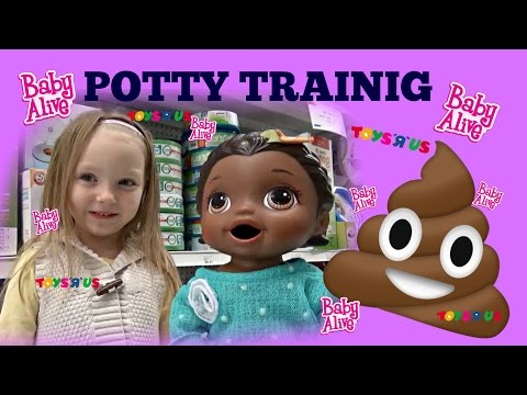 BABY ALIVE does POTTY TRAINING! TRIP to TOYS R US! The Lilly and Mommy Show!