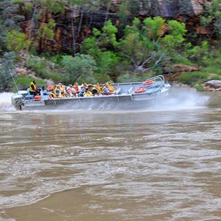 Heavy rainfall over the weekend caused river levels to rise just enough for us to operate our 3 Gorge Power Boat Tours today! Always an exciting time of year and for the thrill seeker - certainly an adventurous way to see the Nitmiluk Gorge!!! #nitmiluknationalpark #wetseason #nitmiluknt #katherinegorge #ausoutbacknt @ausoutbacknt @tourismtopend @australia