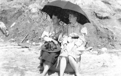 Image of Helen Tufts and Helena Born