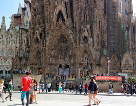 La Sagrada Familia: St Peter's Basilica and Notre Dame might hog most of the attention, but by far the most impressive ...