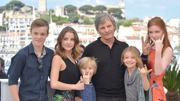 Viggo Mortensen, Annalise Basso, Samantha Isler, Shree Crooks, Nicholas Hamilton, and Charlie Shotwell at an event for Captain Fantastic (2016)