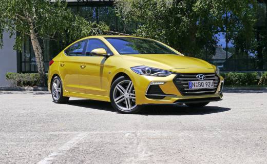 2017 Hyundai Elantra SR Turbo DCT Review | As Fun As It Is Sensible