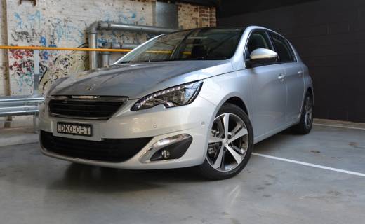 2017 Peugeot 308 Allure REVIEW - New Powertrain Highlights Enticing VW Golf Rival