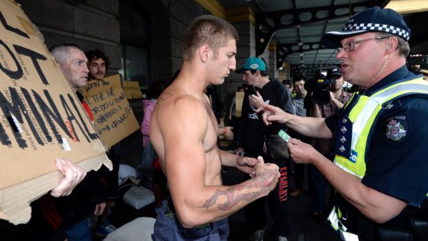 Police give one of the homeless people a 15 minute warning to move on.