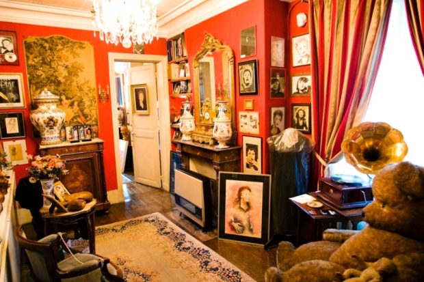 Visitors to the tiny Edith Piaf museum must ring first for an appointment.
