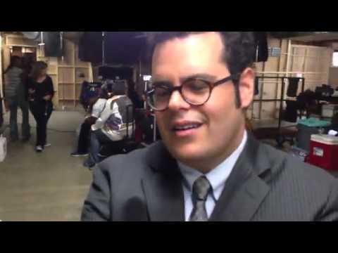 Josh Gad hilariously imitates Jennifer Lewis