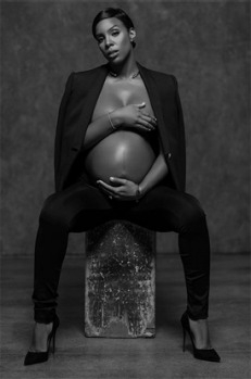 Kelly Rowland posed for <a href="http://www.elle.com/news/culture/kelly-rowland-pregnancy-q-and-a" ...