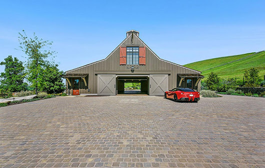 Dog lover lists his $US39 million estate built for pets