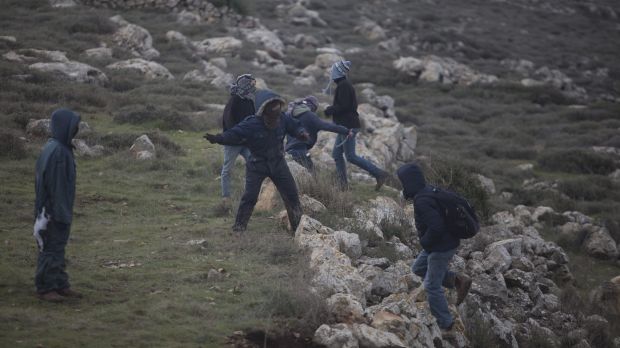 Settlers throw stones  at Israeli police.