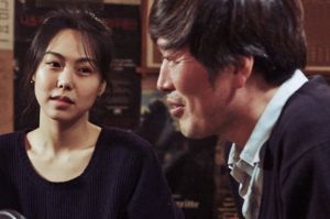 Kim Min-hee and Jung Jae-young in <i>Right Now, Wrong Then</i>.