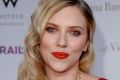  Scarlett Johansson in a more daring version of this trend, with bright orange fruity make up tones to compliment her ...