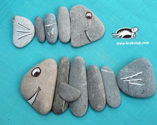 Pebble Fish : <a href="http://krokotak.com/2015/07/3-ideas-with-beach-pebbles/" target="_blank">Krokotak.com</a>