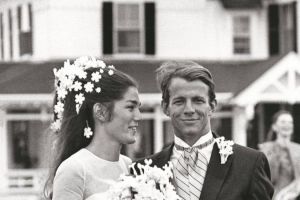 The bride wore daisies in her hair.