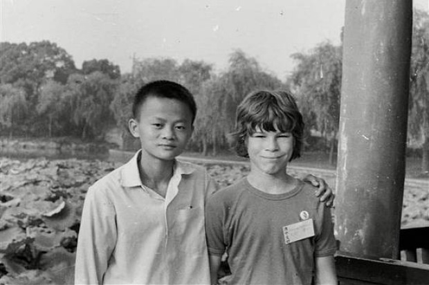 Jack Ma and David Morley in a Hangzhou park in 1980.