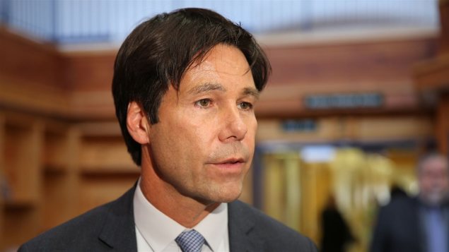 Le ministre de la Santé de l'Ontario, Eric Hoskins.