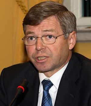 Kjell Magne Bondevik, former prime minister of Norway was detained at Dulles airport in Washington