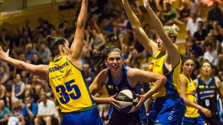 Capitals captain Marianna Tolo fights her way through the Townsville defence on Saturday. 