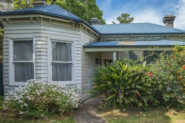 Melbourne house sold at auction after offered for the first time in 100 years