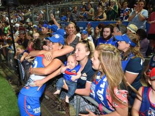 AFLW Dogs v Freo CROWD PICS