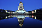 Völkerschlachtdenkmal Nacht.jpg