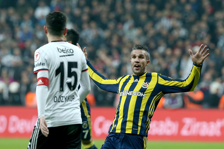 Robin van Persie trolls ex-Arsenal team-mate in Fenerbahce's fiery win