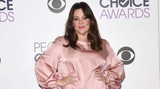 Actress Melissa McCarthy poses in the press room during the 2016 People's Choice Awards.