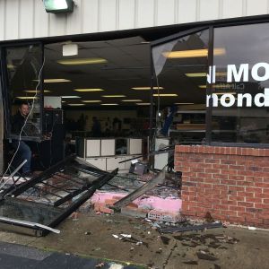 Burglars Smash Into Pawn Shop With Pickup Truck: Video