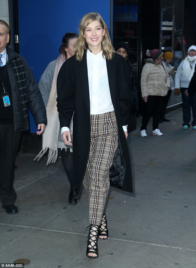 Natural beauty! Letting her striking features shine through under just a hint of make-up, the blonde beauty wore her hair in a sleek side parting as she arrived for her interview