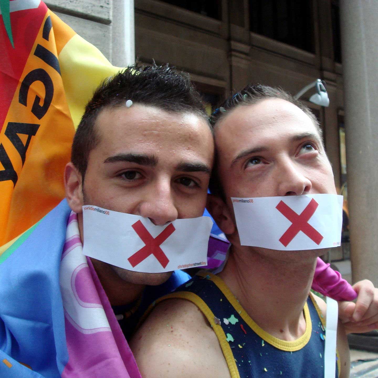 “Coppia al Gay Pride di Milano” by Giovanni Dall'Orto, freely reusable with attribution.