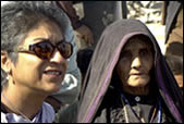 Asma Jahangir, Special Rapporteur on freedom of religion, with a woman