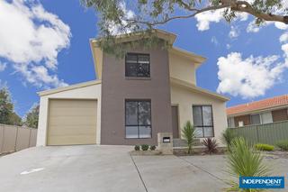 1&2/93 Chuculba Crescent