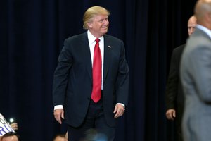 Donald Trump speaking with supporters at a campaign rally at the Phoenix Convention Center in Phoenix, Arizona, 29 October 2016