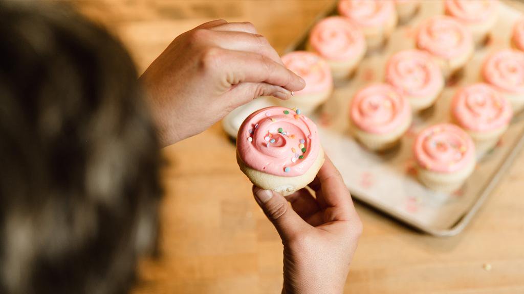 Jody Hall, Founder of @CupcakeRoyale, believes asking for help is essential when pursuing #FirstDrafts.