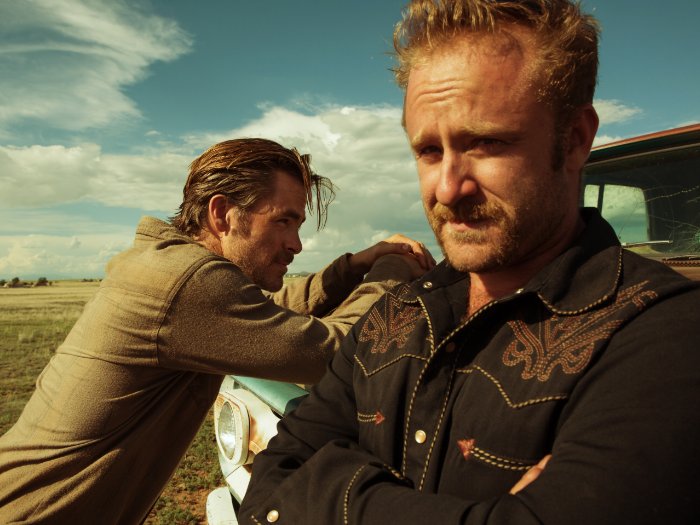 Ben Foster and Chris Pine in Hell or High Water (2016)