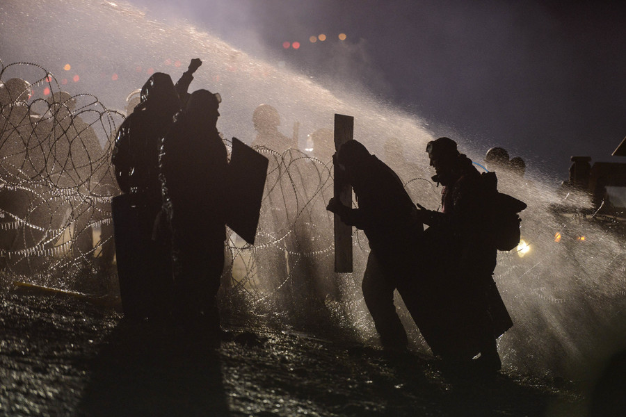 Police use a water cannon on protesters against plans to pass the Dakota Access pipeline near the Standing Rock Indian Reservation, North Dakota, U.S. November 20, 2016. Stephanie Keith, Reuters