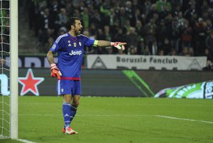 Juventus goalkeeper Gianluigi Buffon directs his teammates during the Champions League Group D soccer match between Borussia Moenchengladbach and Juventus Turin in Moenchengladbach, western Germany, Tuesday, Nov. 3, 2015.